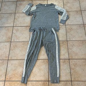 Flora Nikarooz Gray Long Sleeve + Pant with‎ Lace Detail Pajama Set, Sz Small